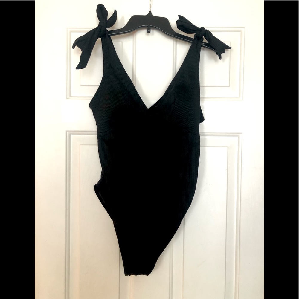 NWT H&M maternity ribbed swim suit in size M